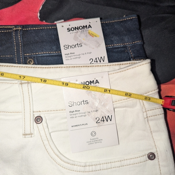 Pair of Denim Shorts 24W - Picture 8 of 11